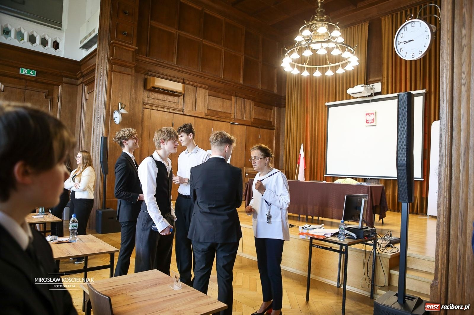 Zdjęcie w galerii na portalu naszraciborz.pl: Od studniówki do matury. Uczniowie ZSO nr 1 w Raciborzu rozpoczynają najważniejszy wiadomości z regionu