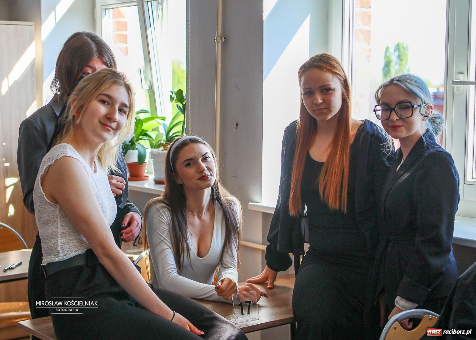 Zdjęcie w galerii na portalu naszraciborz.pl: Od studniówki do matury. Uczniowie ZSO nr 1 w Raciborzu rozpoczynają najważniejszy wiadomości z regionu