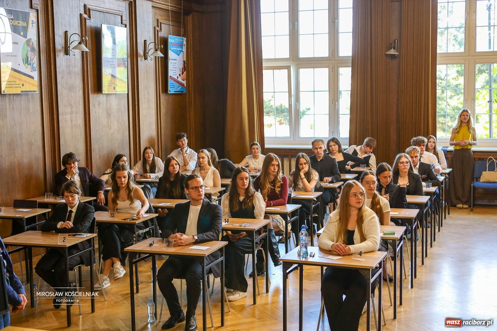 Zdjęcie w galerii na portalu naszraciborz.pl: Od studniówki do matury. Uczniowie ZSO nr 1 w Raciborzu rozpoczynają najważniejszy wiadomości z regionu