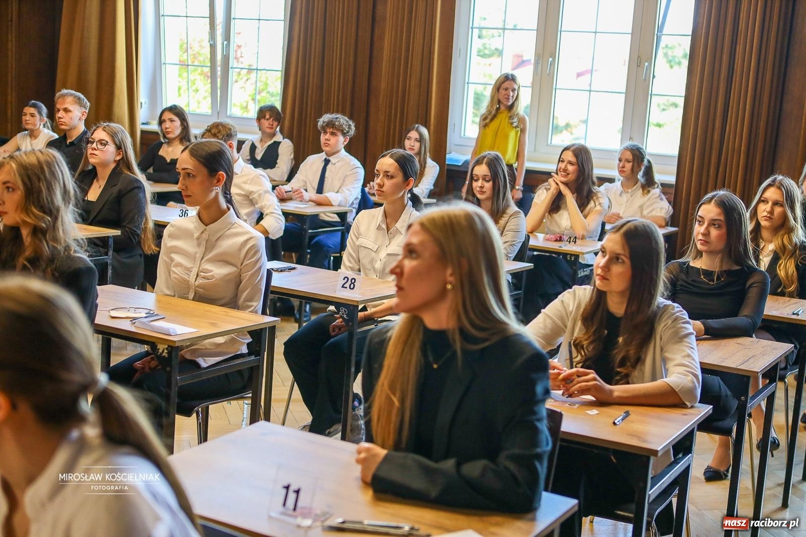 Zdjęcie w galerii na portalu naszraciborz.pl: Od studniówki do matury. Uczniowie ZSO nr 1 w Raciborzu rozpoczynają najważniejszy wiadomości z regionu