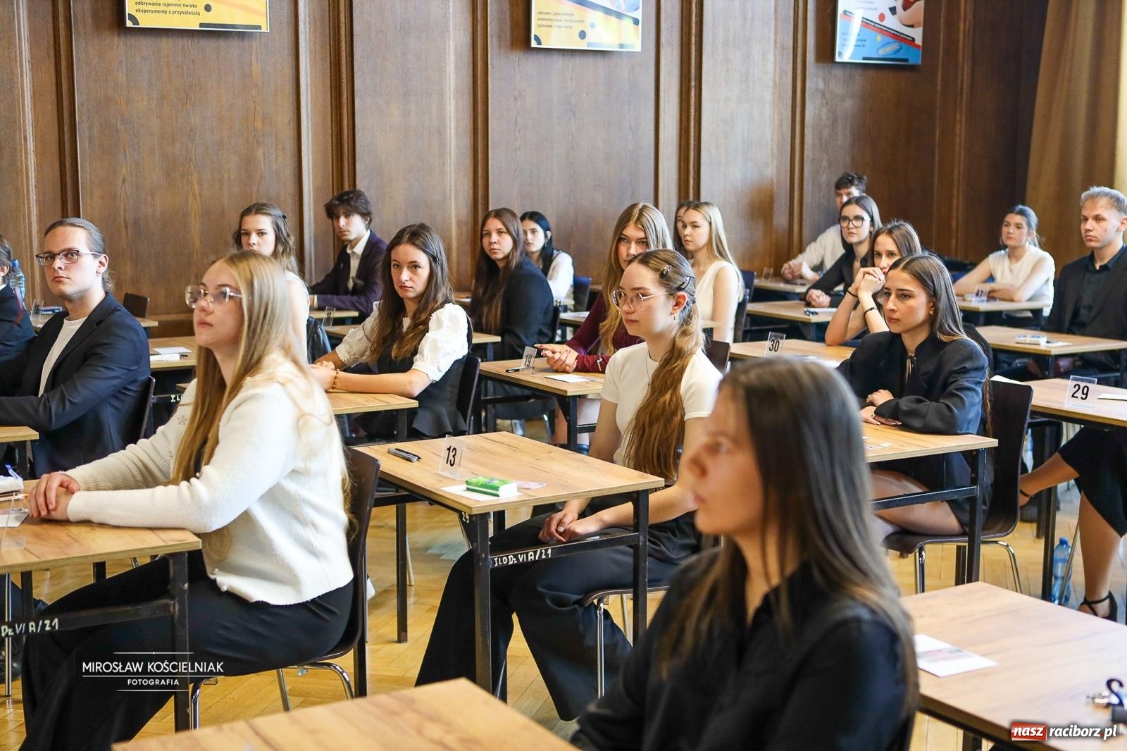 Zdjęcie w galerii na portalu naszraciborz.pl: Od studniówki do matury. Uczniowie ZSO nr 1 w Raciborzu rozpoczynają najważniejszy wiadomości z regionu