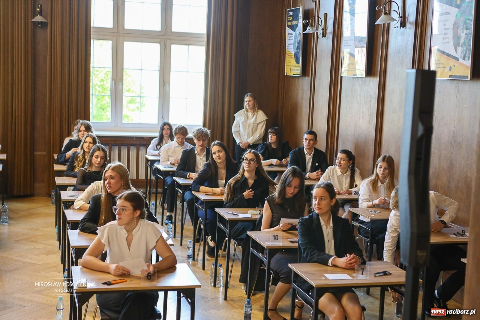 Zdjęcie w galerii na portalu naszraciborz.pl: Od studniówki do matury. Uczniowie ZSO nr 1 w Raciborzu rozpoczynają najważniejszy wiadomości z regionu