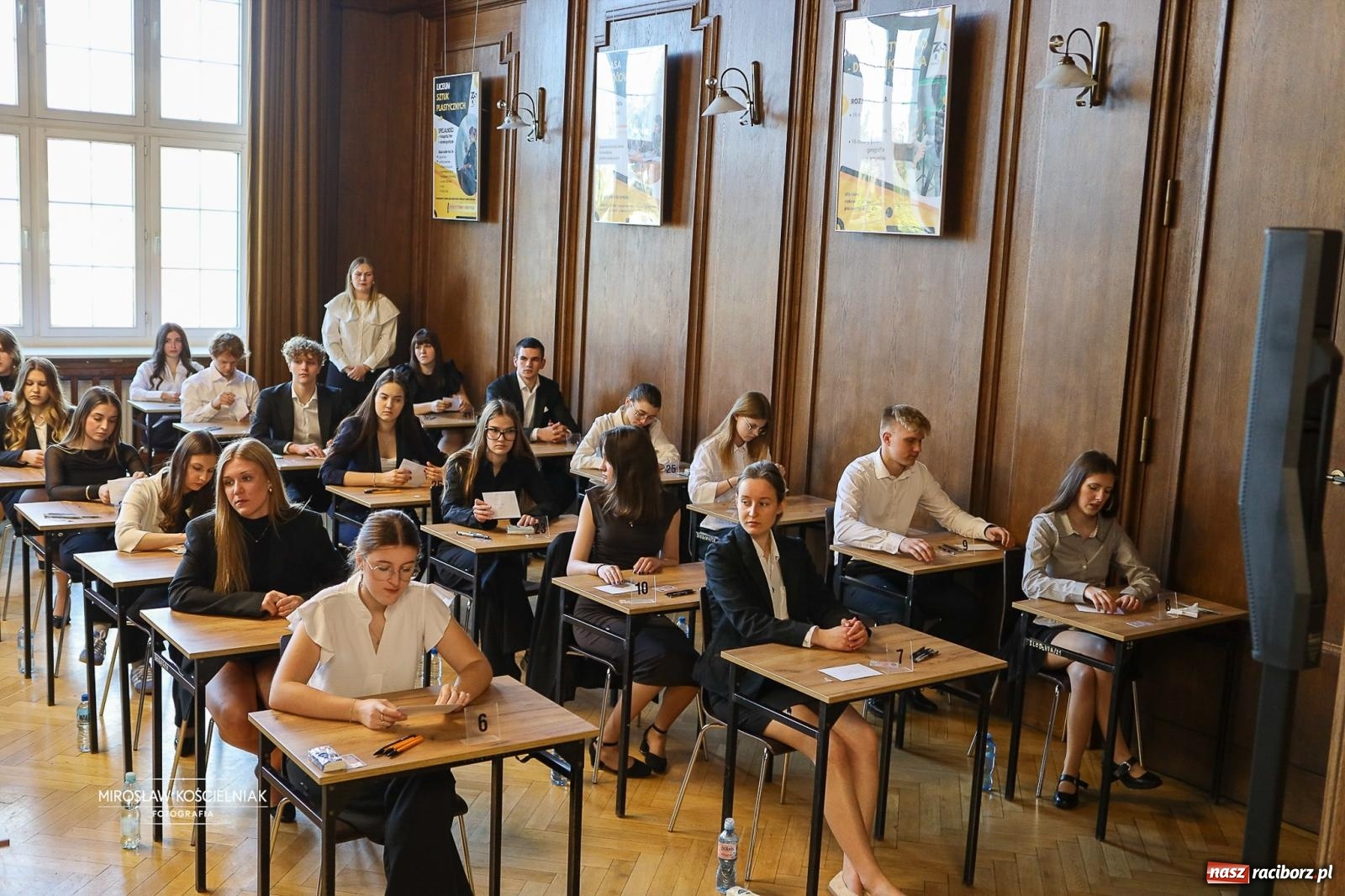 Zdjęcie w galerii na portalu naszraciborz.pl: Od studniówki do matury. Uczniowie ZSO nr 1 w Raciborzu rozpoczynają najważniejszy wiadomości z regionu