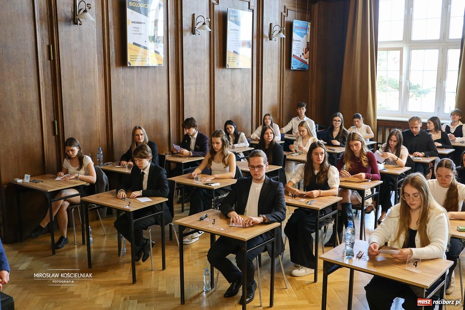 Zdjęcie w galerii na portalu naszraciborz.pl: Od studniówki do matury. Uczniowie ZSO nr 1 w Raciborzu rozpoczynają najważniejszy wiadomości z regionu