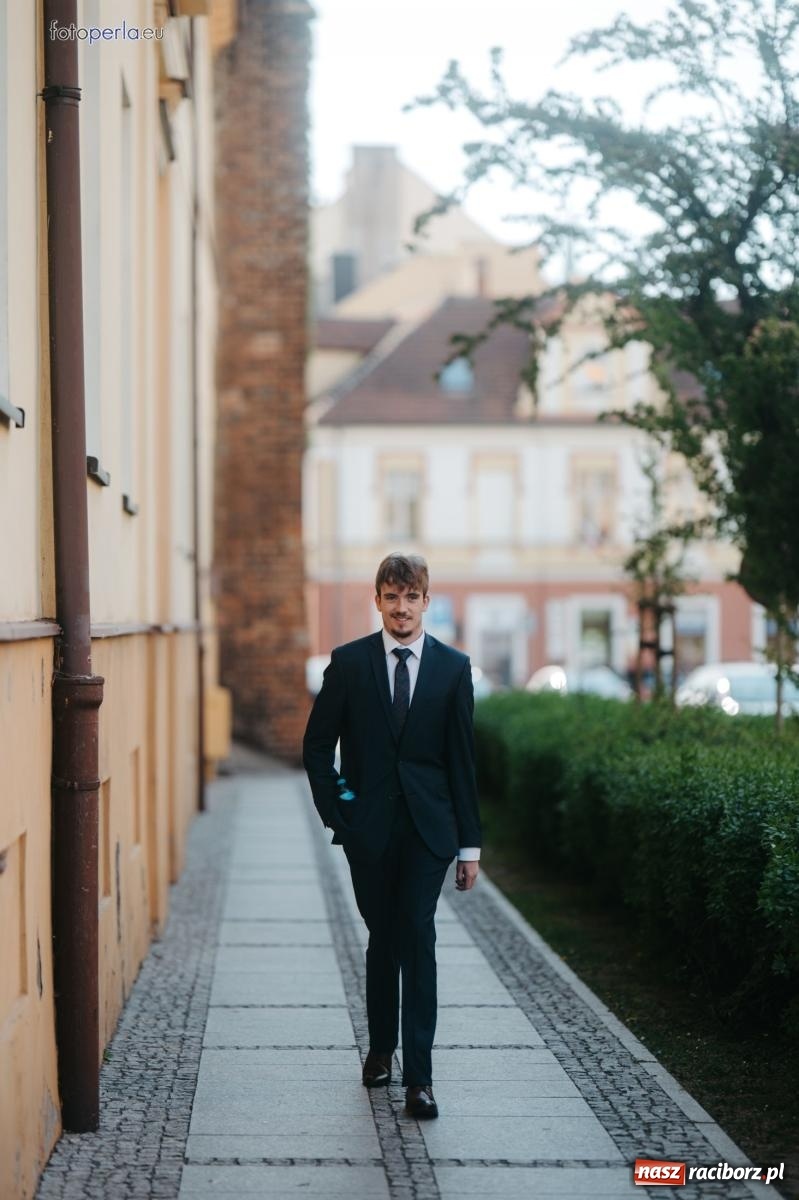 Zdjęcie w galerii na portalu naszraciborz.pl: Matury w Ekonomiku. Absolwentki i absolwenci czterech klas przystąpili do egzaminu dojrzałości wiadomości z regionu