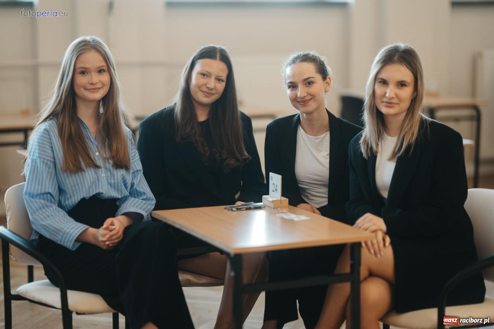 Zdjęcie w galerii na portalu naszraciborz.pl: Matury w Ekonomiku. Absolwentki i absolwenci czterech klas przystąpili do egzaminu dojrzałości wiadomości z regionu