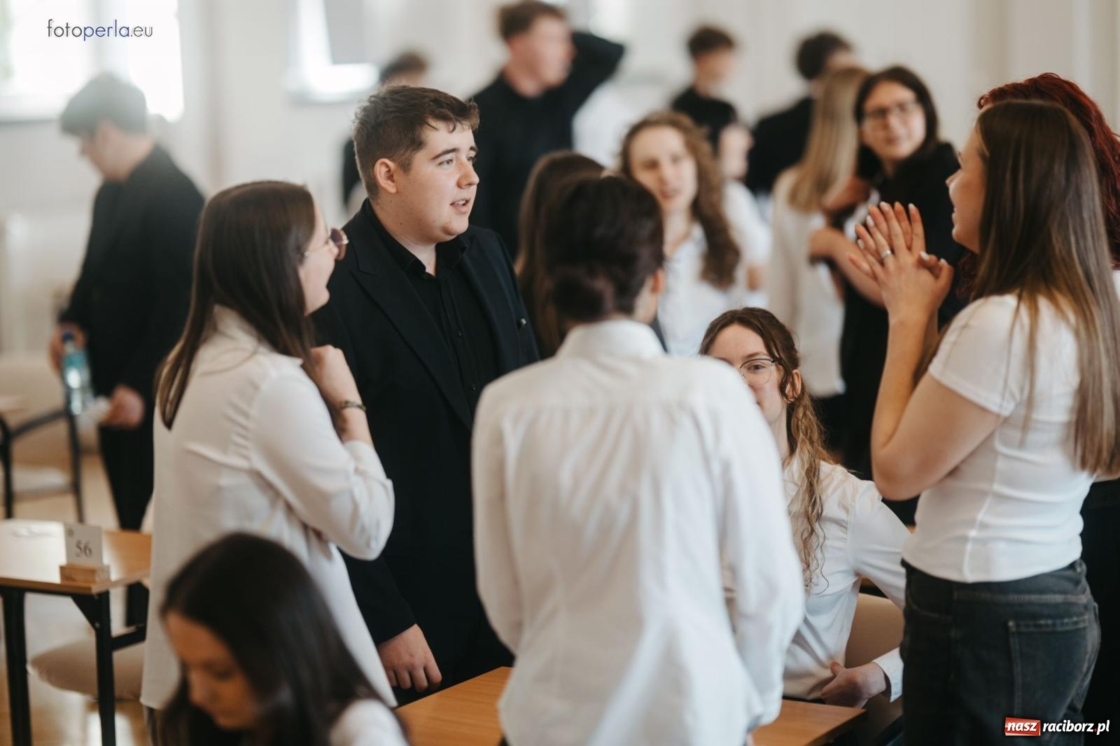 Zdjęcie w galerii na portalu naszraciborz.pl: Matury w Ekonomiku. Absolwentki i absolwenci czterech klas przystąpili do egzaminu dojrzałości wiadomości z regionu