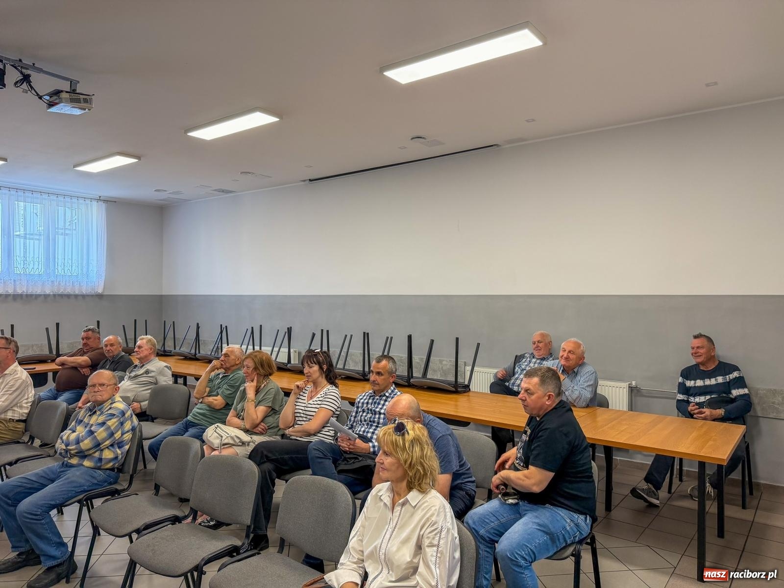 Zdjęcie w galerii na portalu naszraciborz.pl: Prezydent w Brzeziu. Co z drogą do A1, zabudową Lipek i źródełkiem zalewającym Pogrzebieńską? wiadomości z regionu