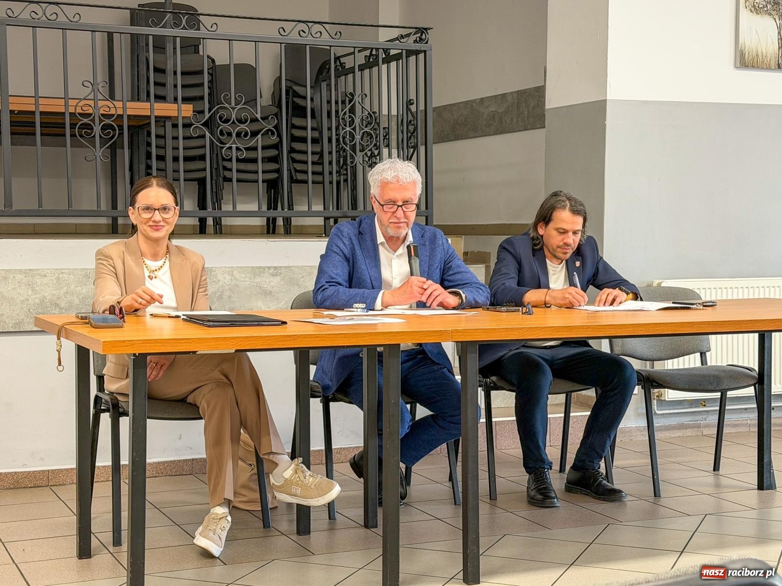 Zdjęcie w galerii na portalu naszraciborz.pl: Prezydent w Brzeziu. Co z drogą do A1, zabudową Lipek i źródełkiem zalewającym Pogrzebieńską? wiadomości z regionu