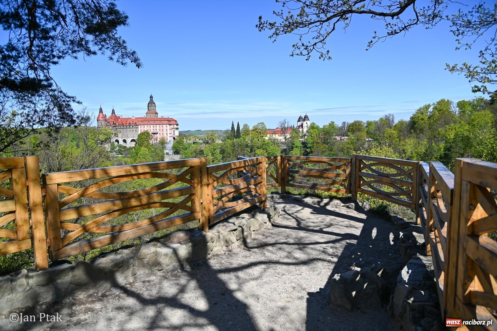 Zdjęcie w galerii na portalu naszraciborz.pl: TAURON Festiwal Kwiatów i Sztuki w Zamku Książ – Odyseja czasu wiadomości z regionu