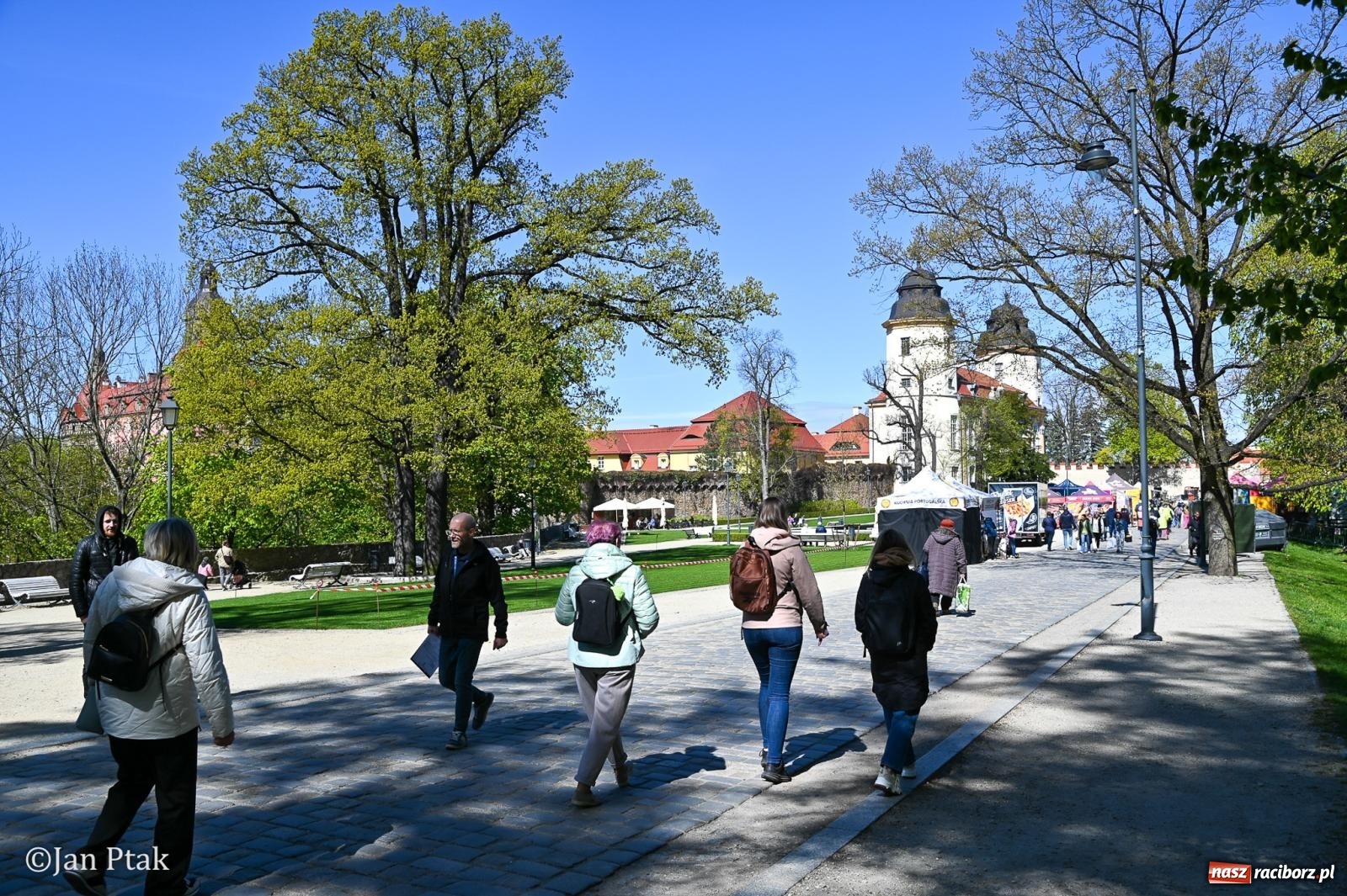 Zdjęcie w galerii na portalu naszraciborz.pl: TAURON Festiwal Kwiatów i Sztuki w Zamku Książ – Odyseja czasu wiadomości z regionu