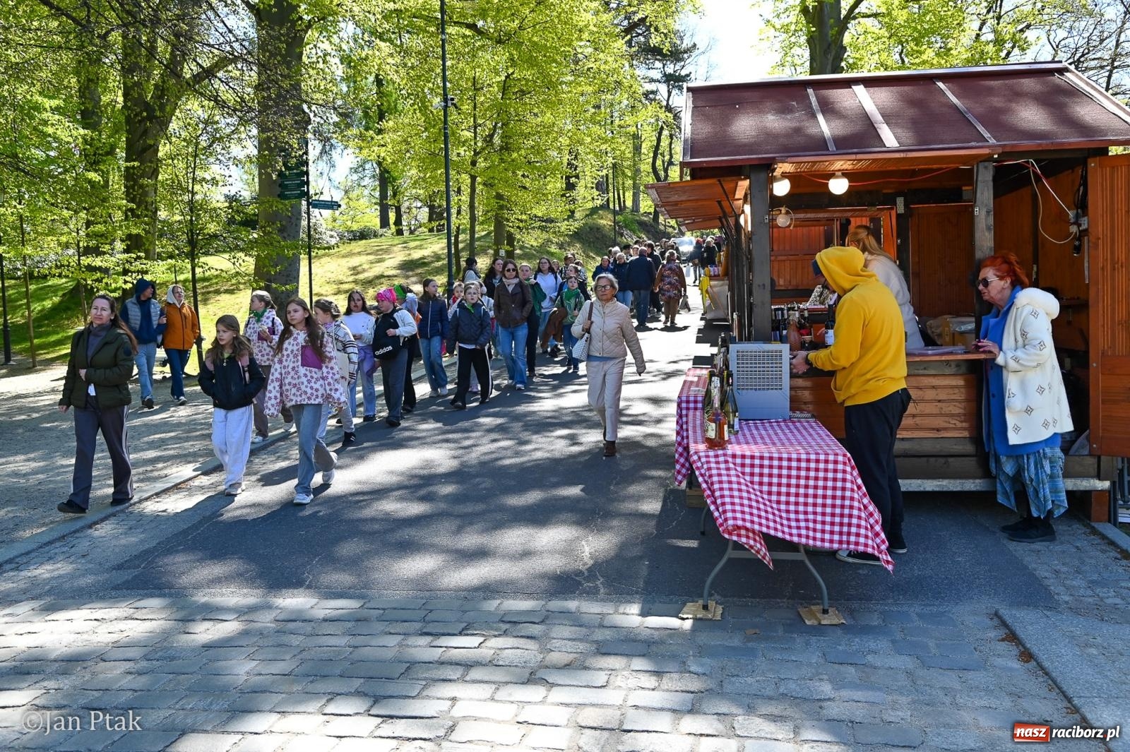 Zdjęcie w galerii na portalu naszraciborz.pl: TAURON Festiwal Kwiatów i Sztuki w Zamku Książ – Odyseja czasu wiadomości z regionu