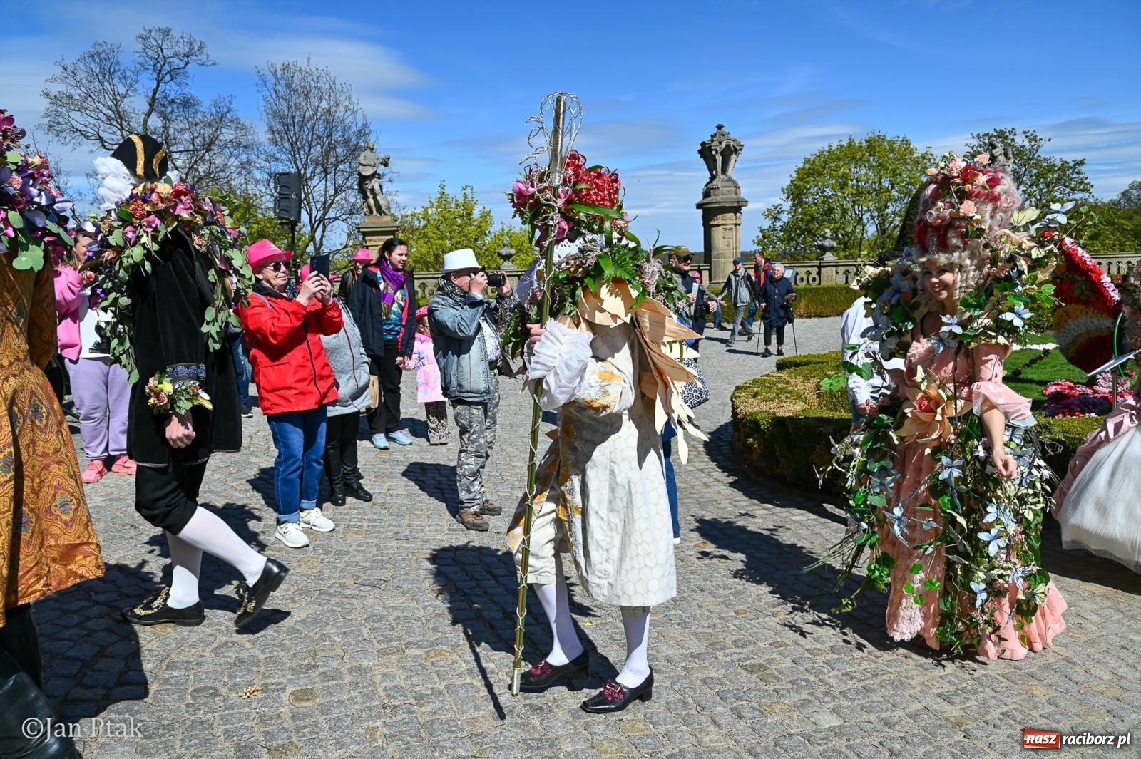 Zdjęcie w galerii na portalu naszraciborz.pl: TAURON Festiwal Kwiatów i Sztuki w Zamku Książ – Odyseja czasu wiadomości z regionu
