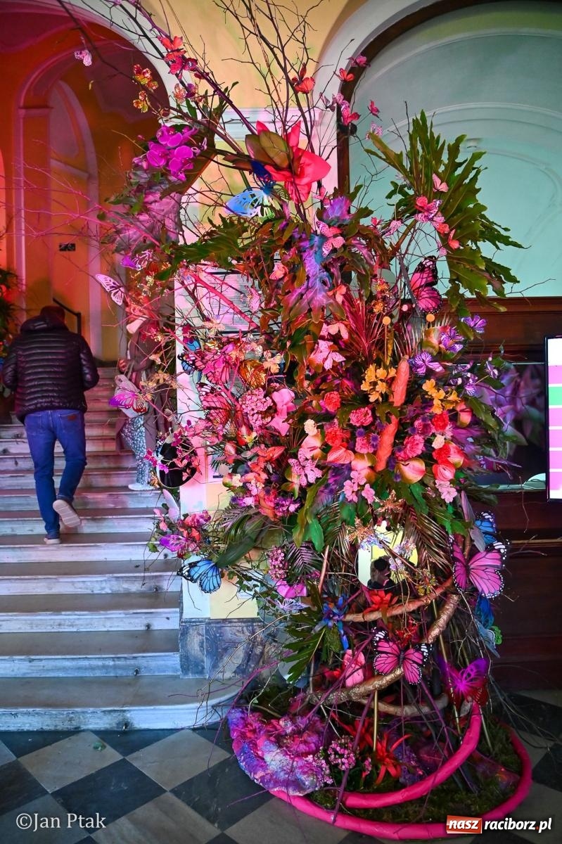 Zdjęcie w galerii na portalu naszraciborz.pl: TAURON Festiwal Kwiatów i Sztuki w Zamku Książ – Odyseja czasu wiadomości z regionu