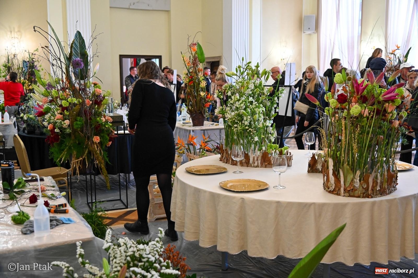 Zdjęcie w galerii na portalu naszraciborz.pl: TAURON Festiwal Kwiatów i Sztuki w Zamku Książ – Odyseja czasu wiadomości z regionu