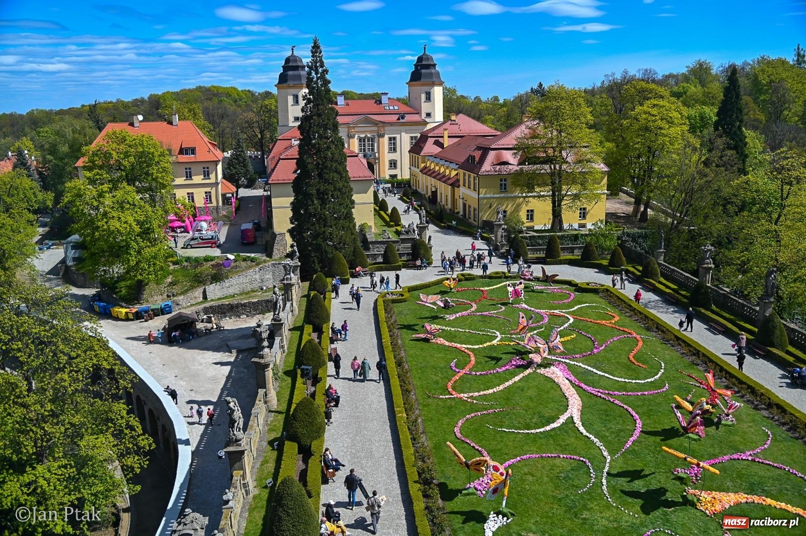 Zdjęcie w galerii na portalu naszraciborz.pl: TAURON Festiwal Kwiatów i Sztuki w Zamku Książ – Odyseja czasu wiadomości z regionu