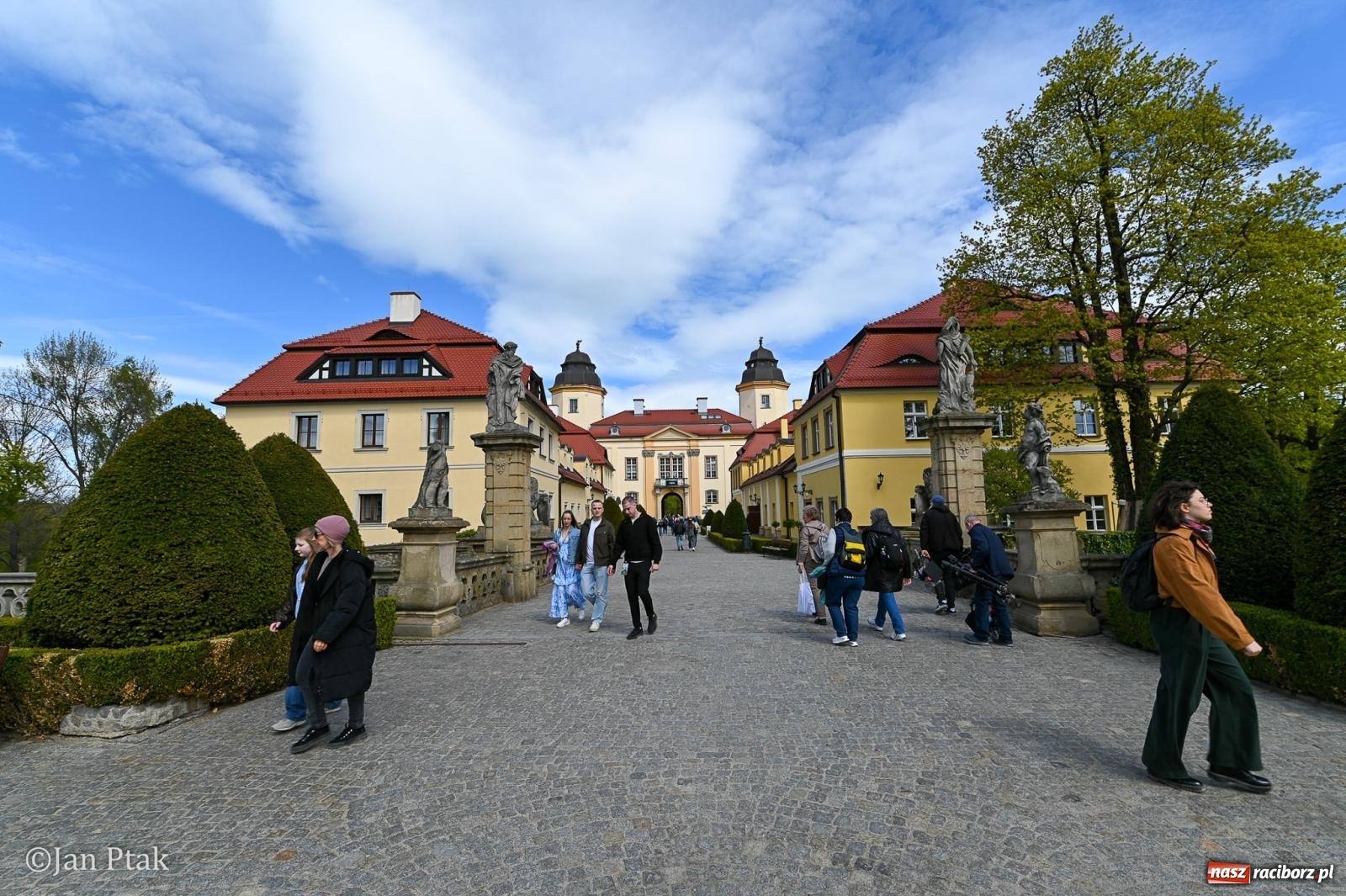 Zdjęcie w galerii na portalu naszraciborz.pl: TAURON Festiwal Kwiatów i Sztuki w Zamku Książ – Odyseja czasu wiadomości z regionu