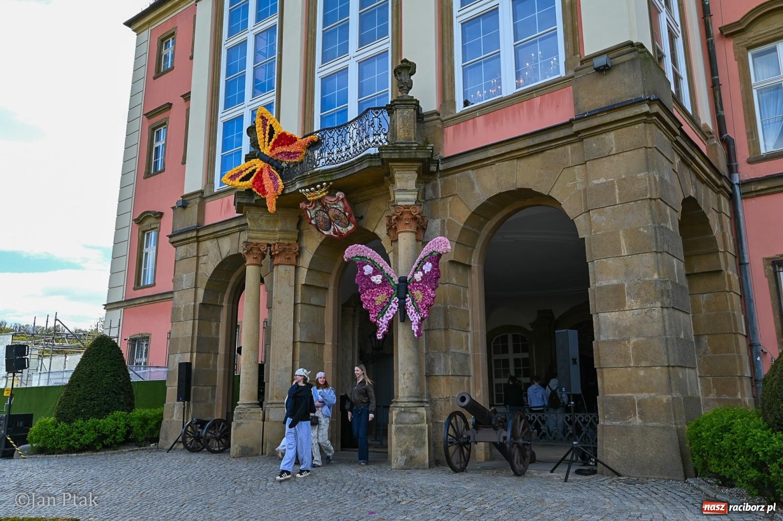 Zdjęcie w galerii na portalu naszraciborz.pl: TAURON Festiwal Kwiatów i Sztuki w Zamku Książ – Odyseja czasu wiadomości z regionu