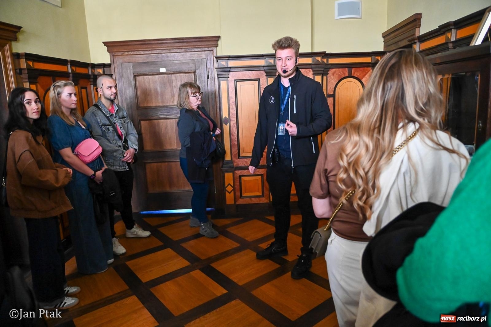 Zdjęcie w galerii na portalu naszraciborz.pl: TAURON Festiwal Kwiatów i Sztuki w Zamku Książ – Odyseja czasu wiadomości z regionu