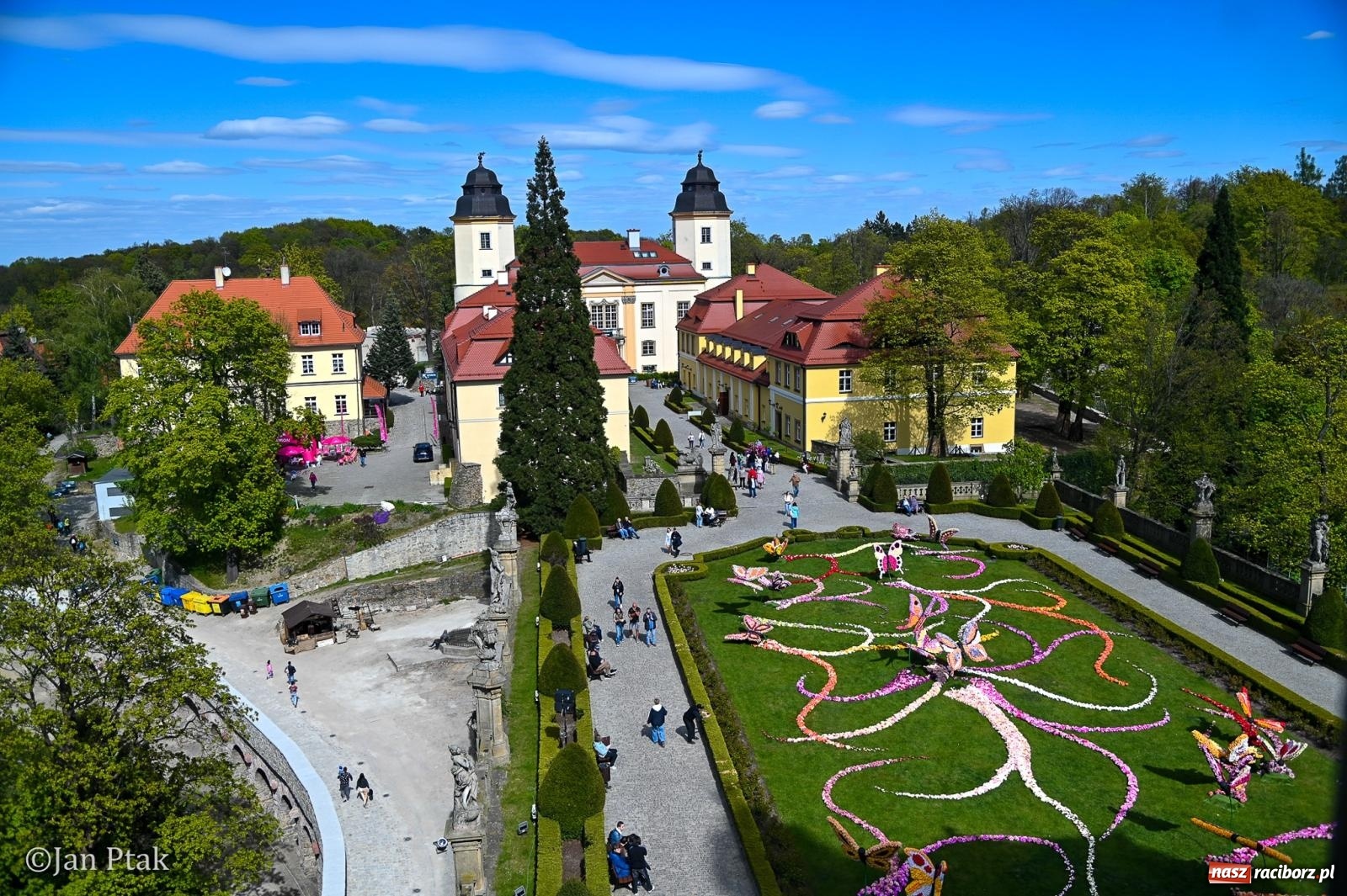 Zdjęcie w galerii na portalu naszraciborz.pl: TAURON Festiwal Kwiatów i Sztuki w Zamku Książ – Odyseja czasu wiadomości z regionu