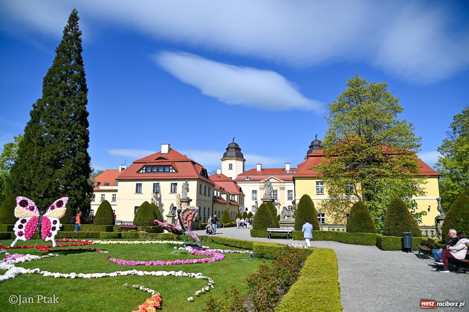 Zdjęcie w galerii na portalu naszraciborz.pl: TAURON Festiwal Kwiatów i Sztuki w Zamku Książ – Odyseja czasu wiadomości z regionu