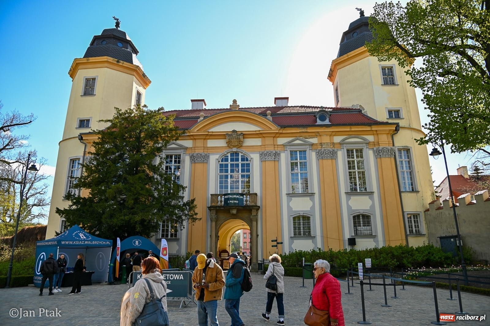 Zdjęcie w galerii na portalu naszraciborz.pl: TAURON Festiwal Kwiatów i Sztuki w Zamku Książ – Odyseja czasu wiadomości z regionu