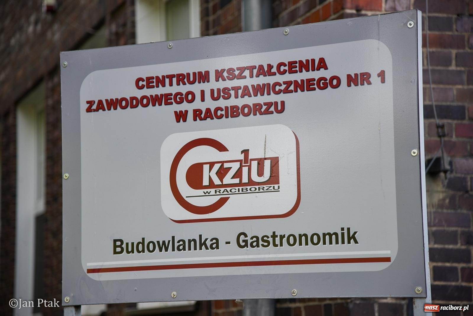 Zdjęcie w galerii na portalu naszraciborz.pl: Dziś czas na królową nauk. Uczniowie CKZiU nr 1 piszą maturę z matematyki wiadomości z regionu