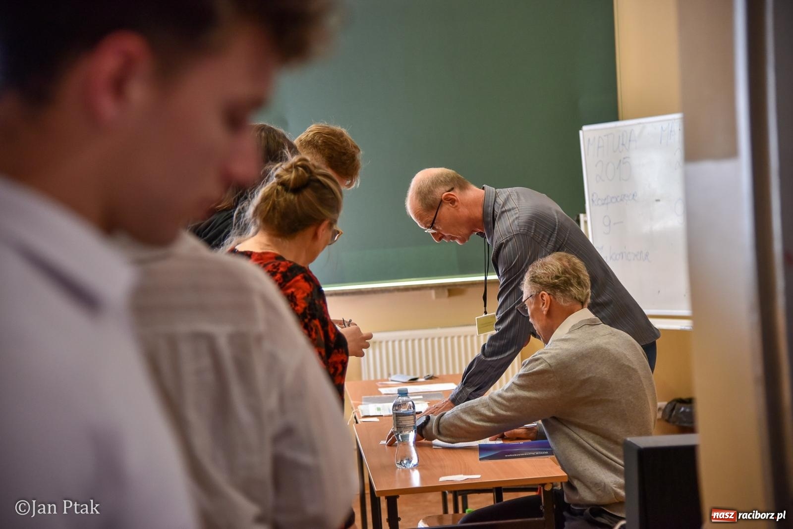 Zdjęcie w galerii na portalu naszraciborz.pl: Dziś czas na królową nauk. Uczniowie CKZiU nr 1 piszą maturę z matematyki wiadomości z regionu