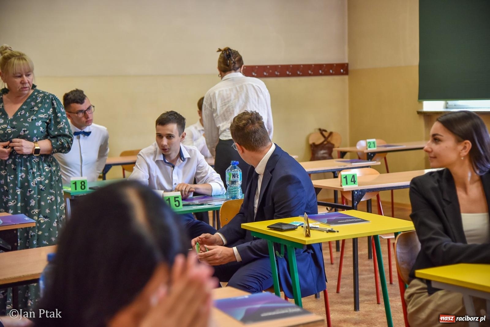 Zdjęcie w galerii na portalu naszraciborz.pl: Dziś czas na królową nauk. Uczniowie CKZiU nr 1 piszą maturę z matematyki wiadomości z regionu