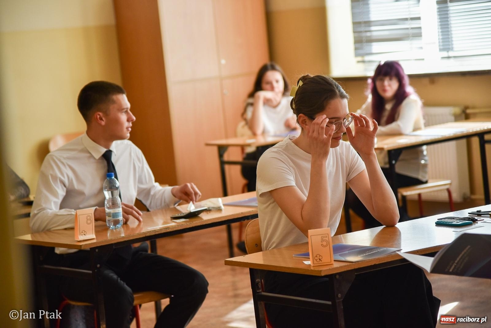 Zdjęcie w galerii na portalu naszraciborz.pl: Dziś czas na królową nauk. Uczniowie CKZiU nr 1 piszą maturę z matematyki wiadomości z regionu