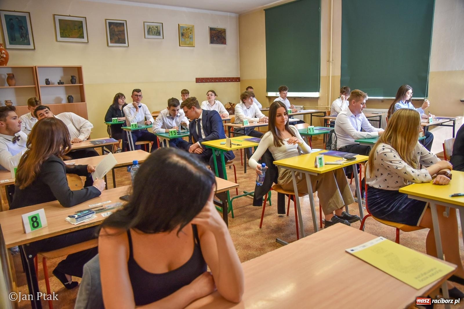 Zdjęcie w galerii na portalu naszraciborz.pl: Dziś czas na królową nauk. Uczniowie CKZiU nr 1 piszą maturę z matematyki wiadomości z regionu