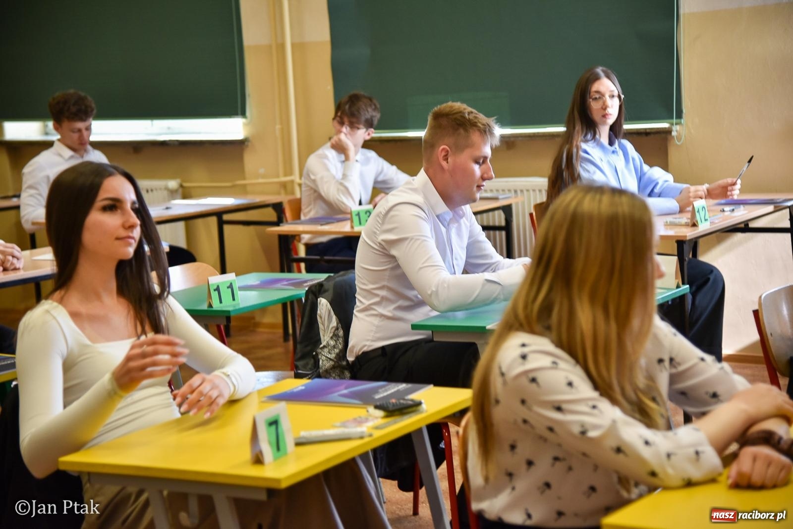 Zdjęcie w galerii na portalu naszraciborz.pl: Dziś czas na królową nauk. Uczniowie CKZiU nr 1 piszą maturę z matematyki wiadomości z regionu