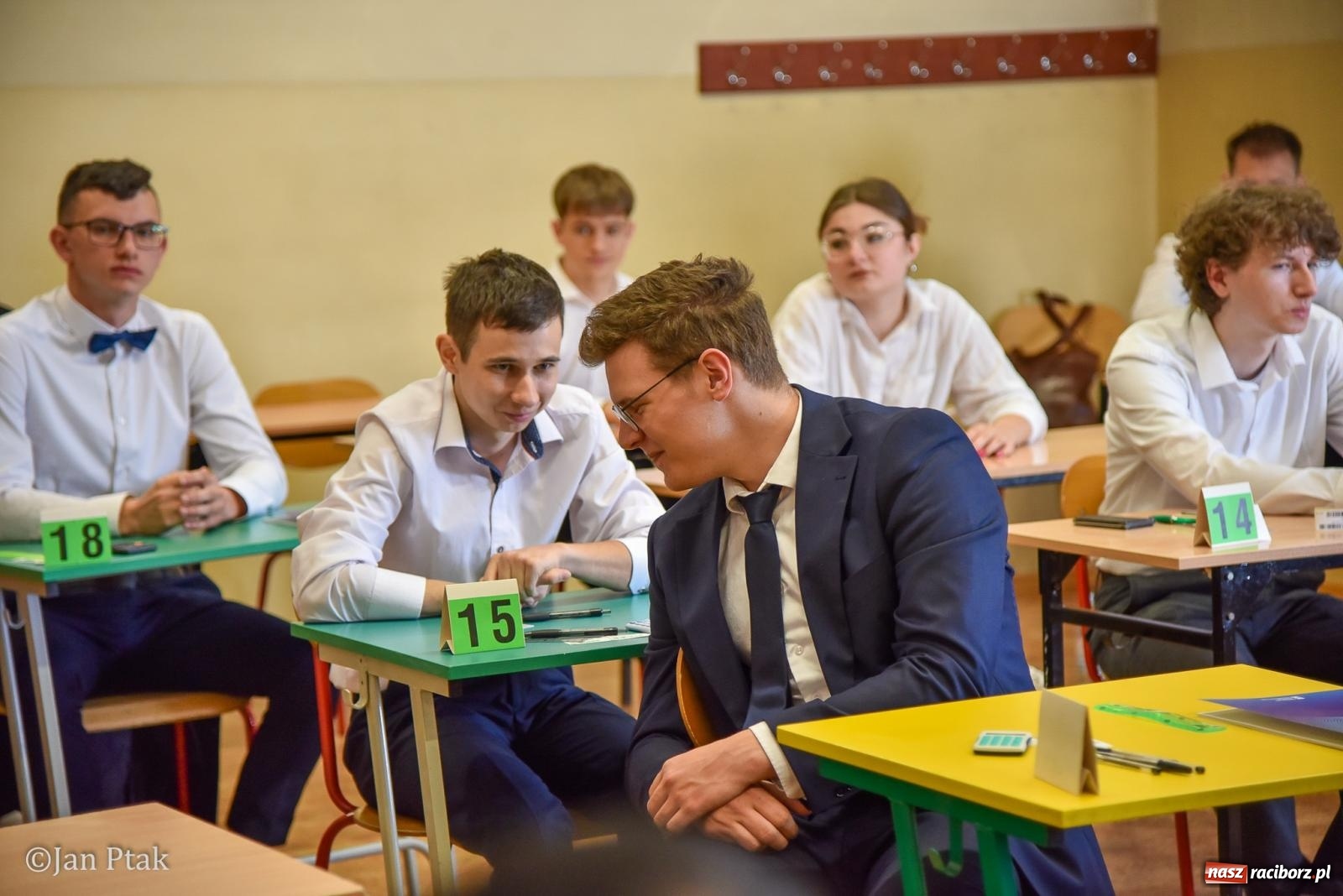 Zdjęcie w galerii na portalu naszraciborz.pl: Dziś czas na królową nauk. Uczniowie CKZiU nr 1 piszą maturę z matematyki wiadomości z regionu