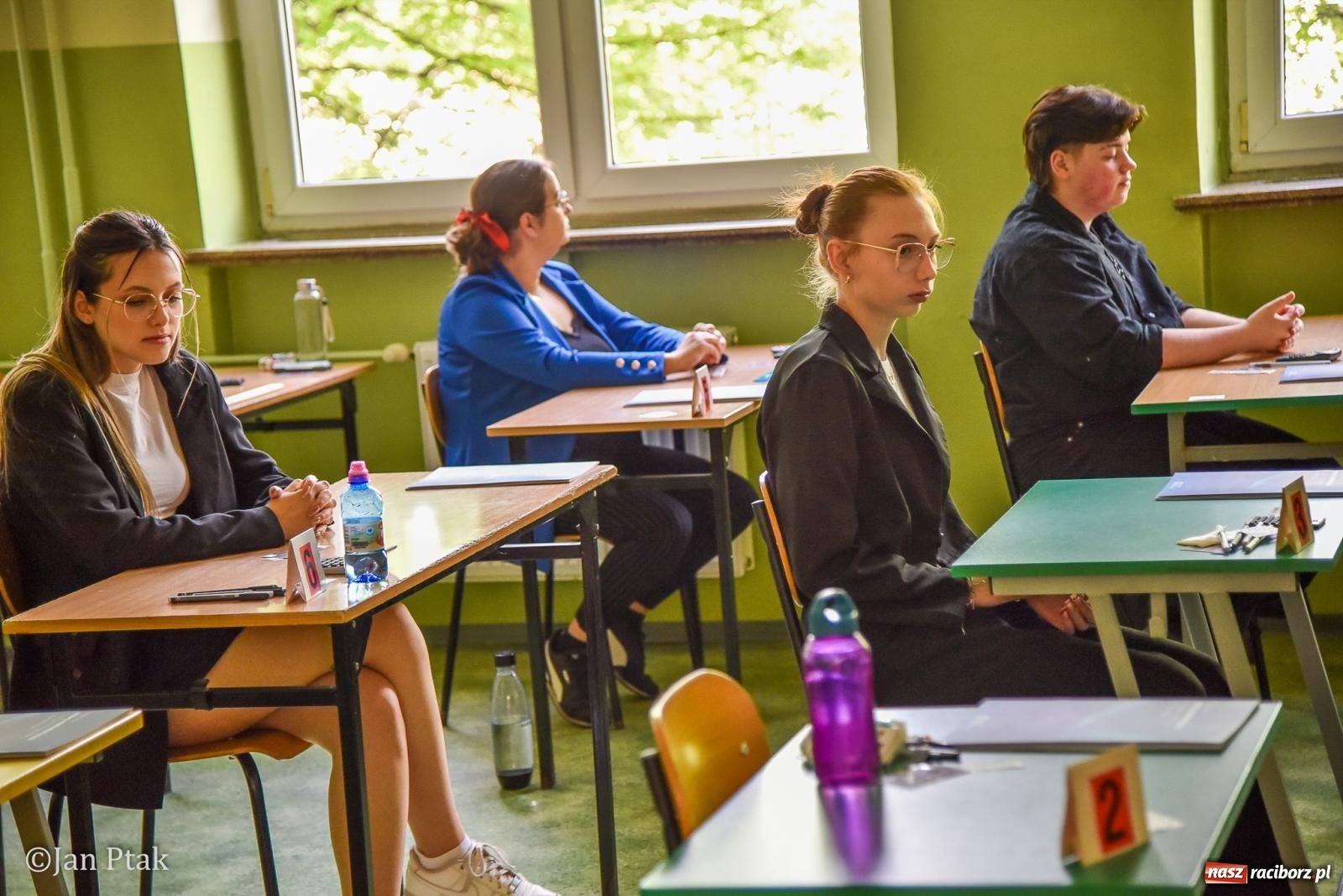 Zdjęcie w galerii na portalu naszraciborz.pl: Dziś czas na królową nauk. Uczniowie CKZiU nr 1 piszą maturę z matematyki wiadomości z regionu