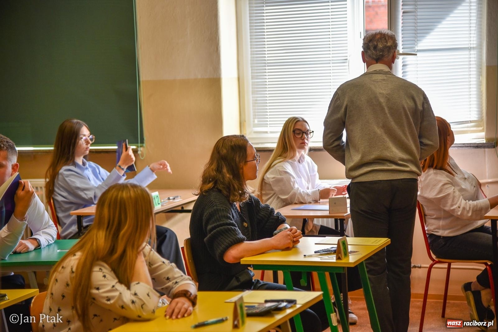 Zdjęcie w galerii na portalu naszraciborz.pl: Dziś czas na królową nauk. Uczniowie CKZiU nr 1 piszą maturę z matematyki wiadomości z regionu