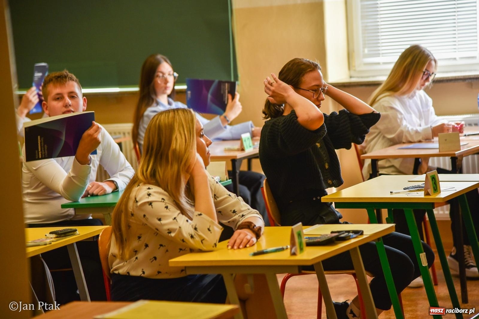 Zdjęcie w galerii na portalu naszraciborz.pl: Dziś czas na królową nauk. Uczniowie CKZiU nr 1 piszą maturę z matematyki wiadomości z regionu