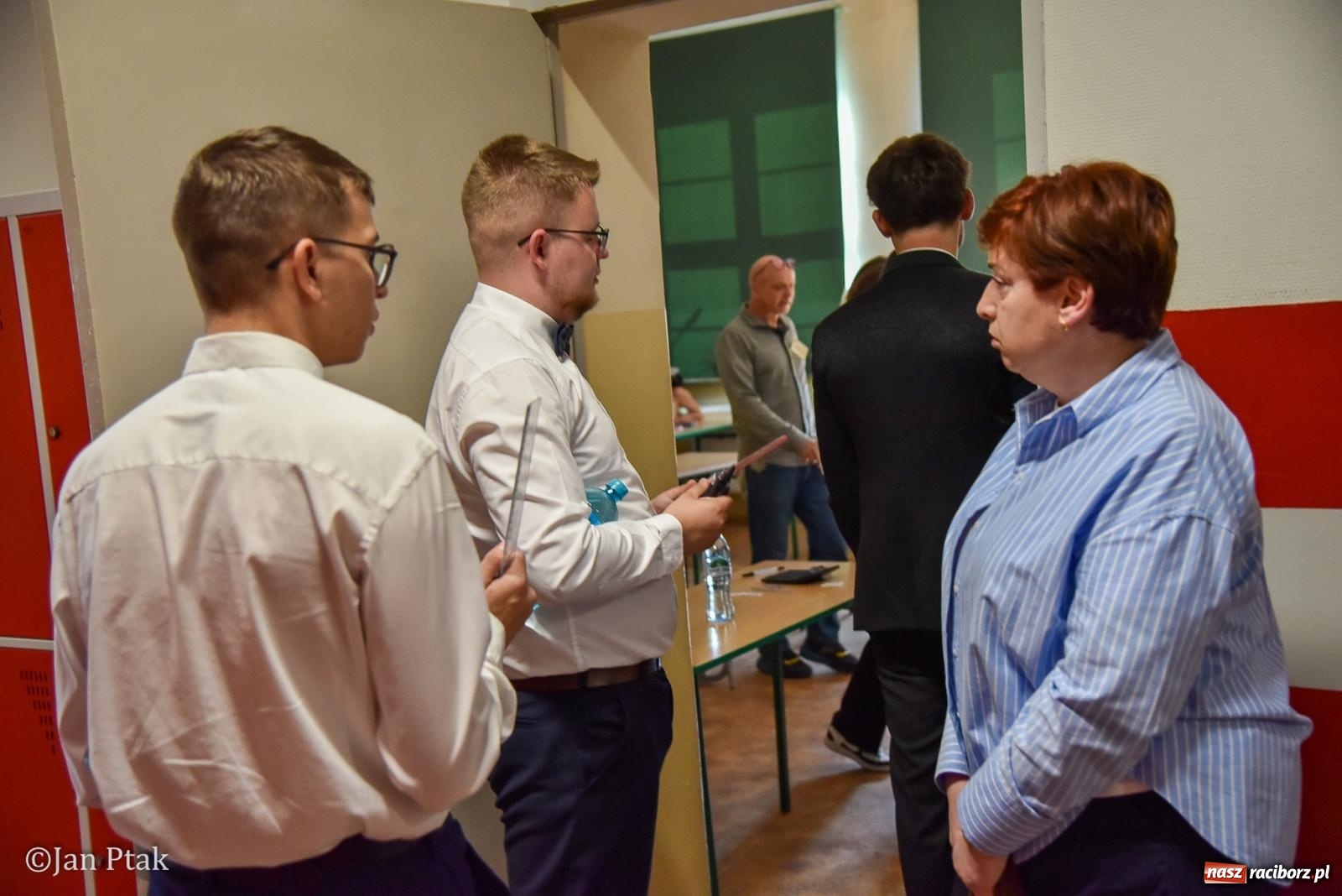 Zdjęcie w galerii na portalu naszraciborz.pl: Dziś czas na królową nauk. Uczniowie CKZiU nr 1 piszą maturę z matematyki wiadomości z regionu