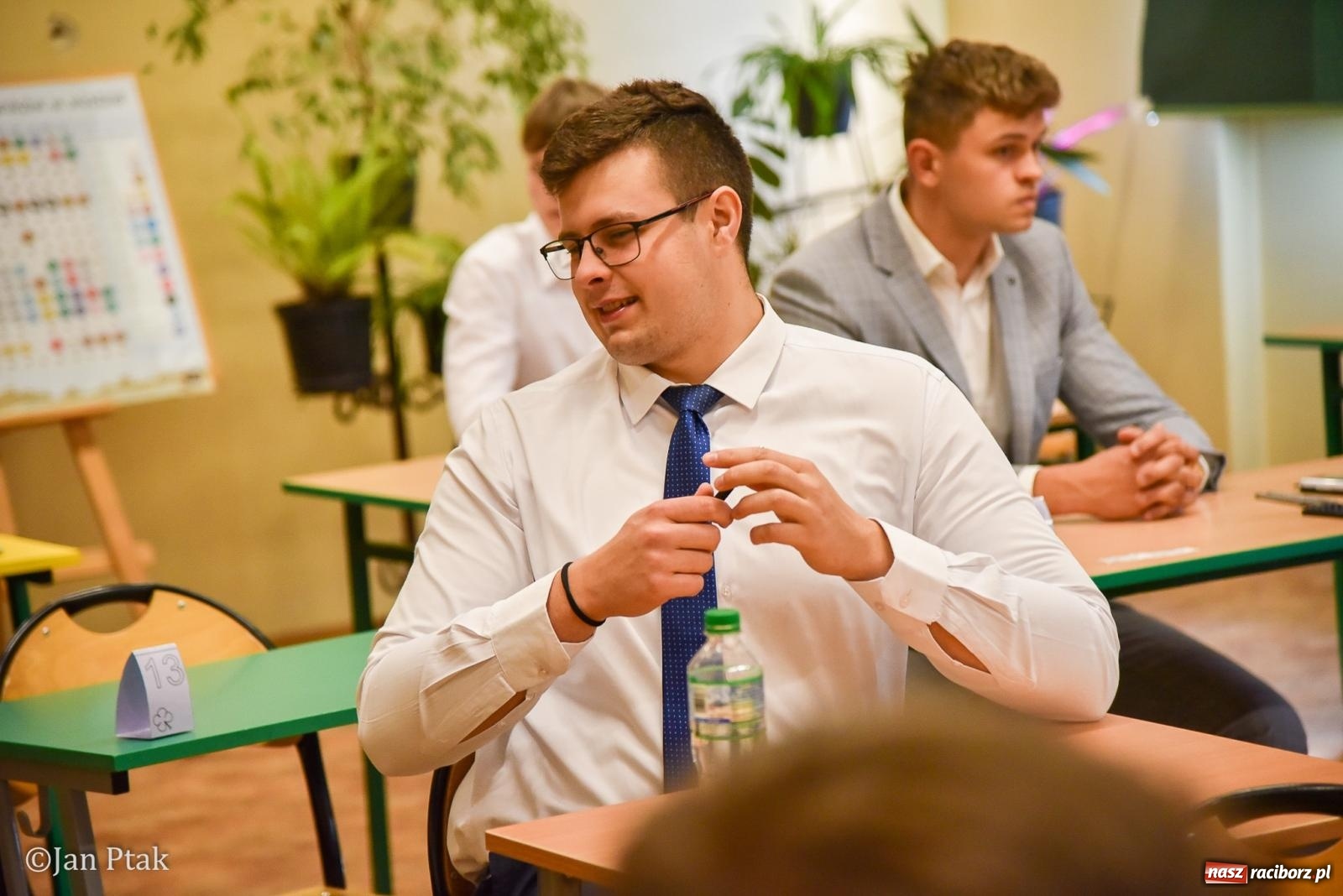Zdjęcie w galerii na portalu naszraciborz.pl: Dziś czas na królową nauk. Uczniowie CKZiU nr 1 piszą maturę z matematyki wiadomości z regionu