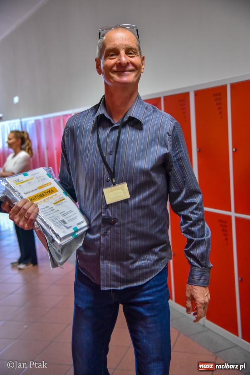 Zdjęcie w galerii na portalu naszraciborz.pl: Dziś czas na królową nauk. Uczniowie CKZiU nr 1 piszą maturę z matematyki wiadomości z regionu