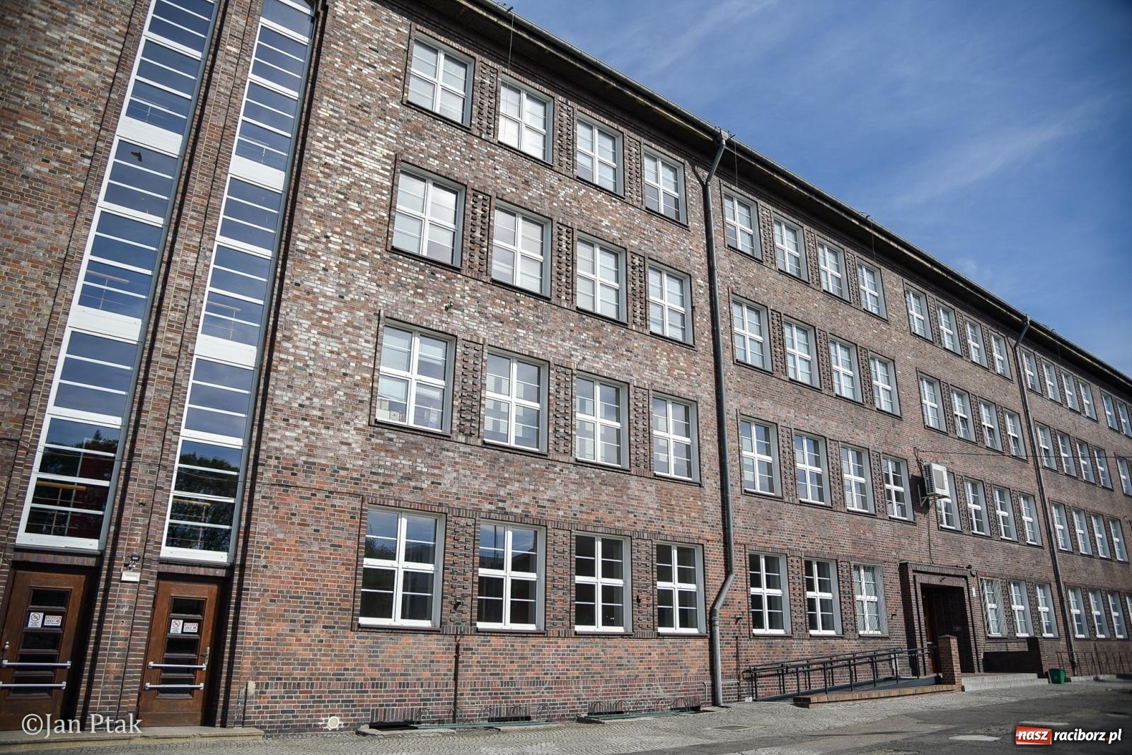 Zdjęcie w galerii na portalu naszraciborz.pl: Dziś czas na królową nauk. Uczniowie CKZiU nr 1 piszą maturę z matematyki wiadomości z regionu