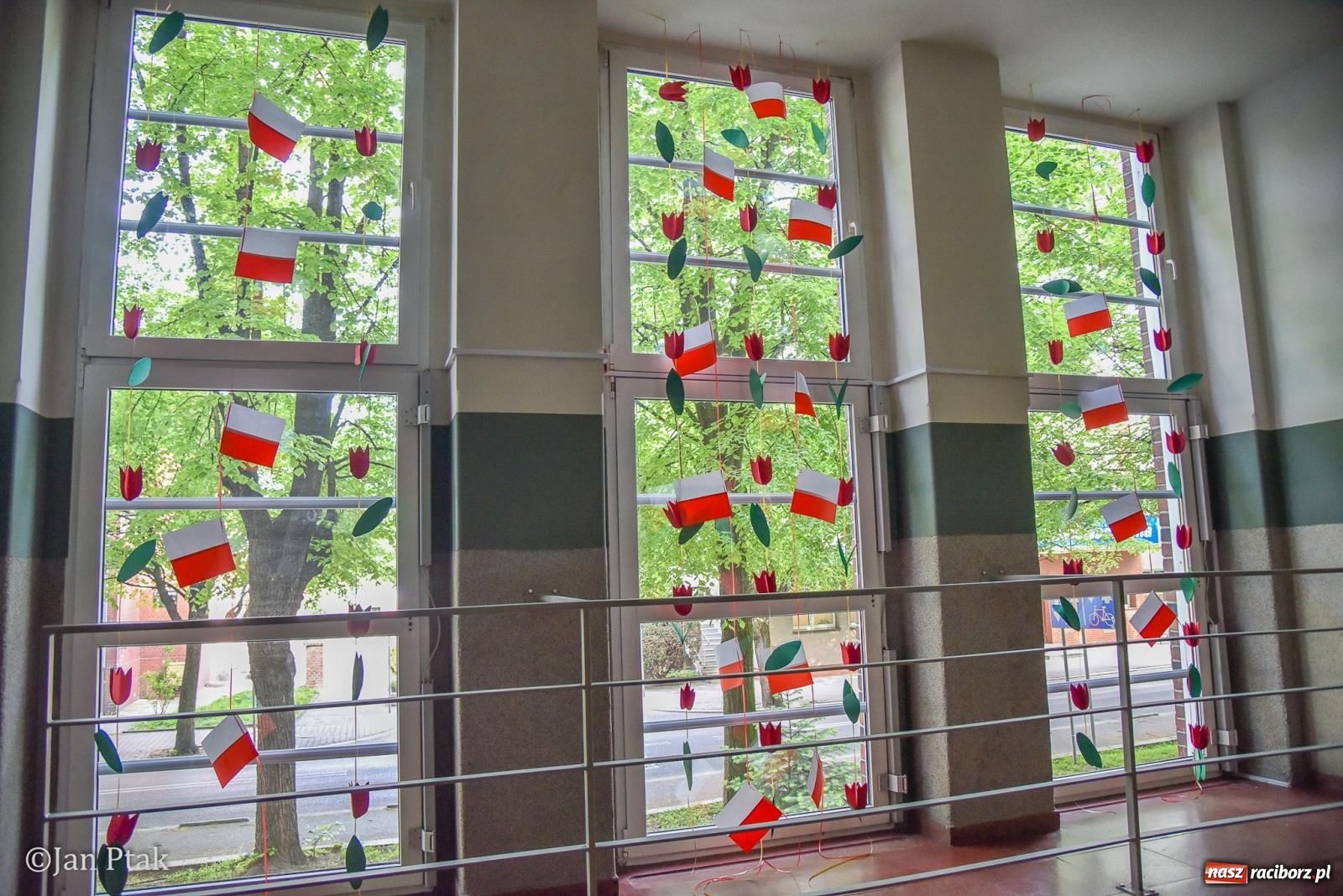 Zdjęcie w galerii na portalu naszraciborz.pl: Dziś czas na królową nauk. Uczniowie CKZiU nr 1 piszą maturę z matematyki wiadomości z regionu