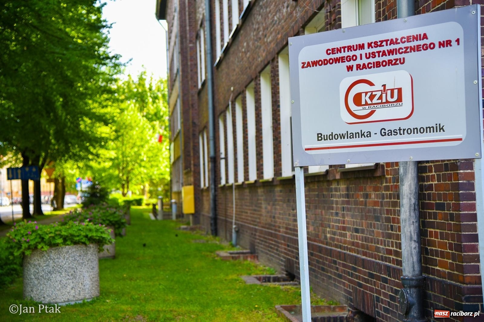 Zdjęcie w galerii na portalu naszraciborz.pl: Dziś czas na królową nauk. Uczniowie CKZiU nr 1 piszą maturę z matematyki wiadomości z regionu