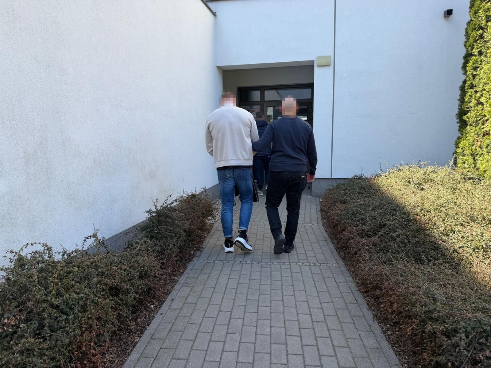 Zdjęcie w galerii na portalu naszraciborz.pl: Śląscy policjanci rozbili zorganizowaną grupę przestępczą. 7 osób zatrzymanych wiadomości z regionu