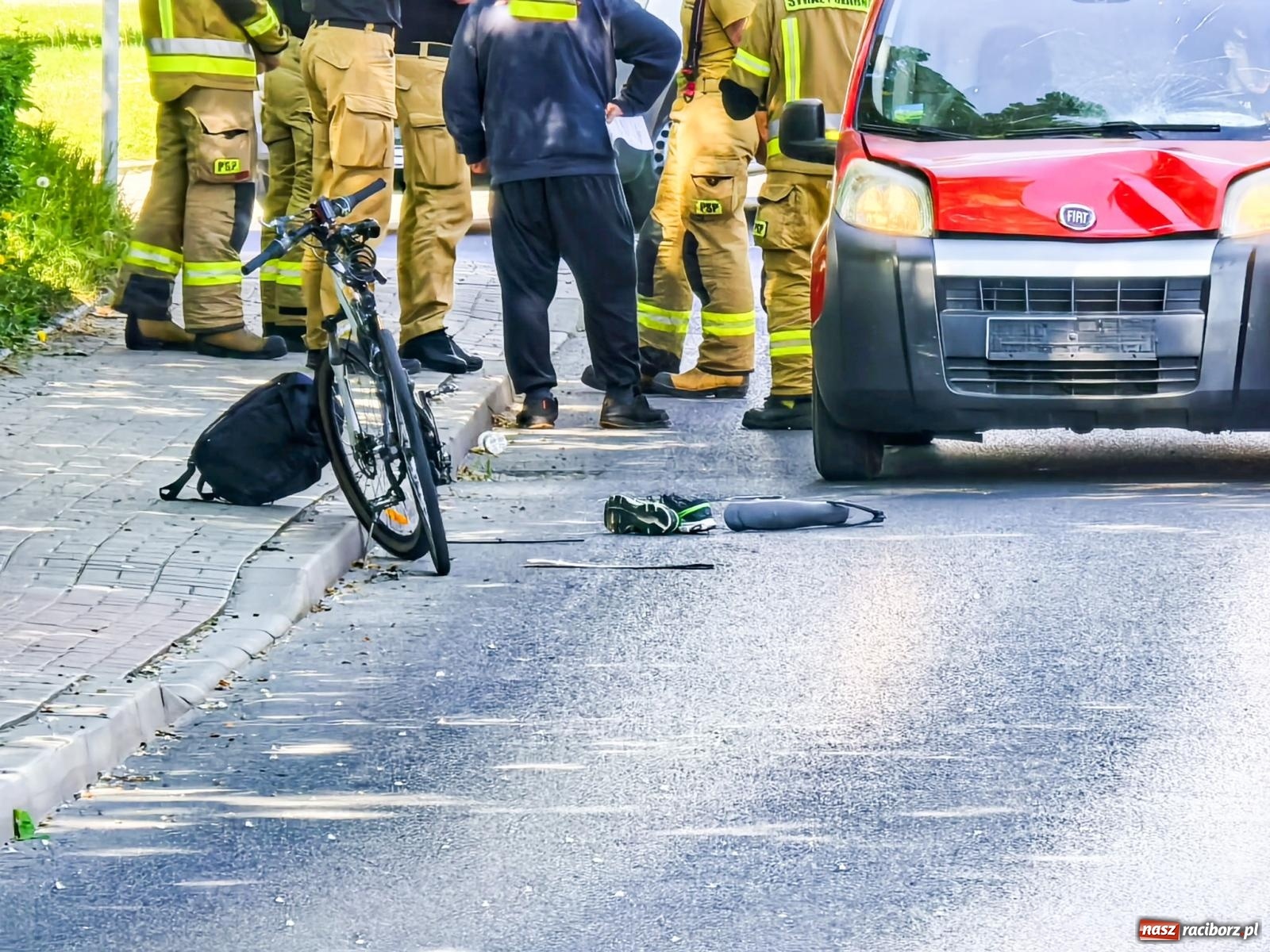 Zdjęcie w galerii na portalu naszraciborz.pl: Potrącenie rowerzysty na Reymonta. Służby wyjaśniają okoliczności zdarzenia wiadomości z regionu