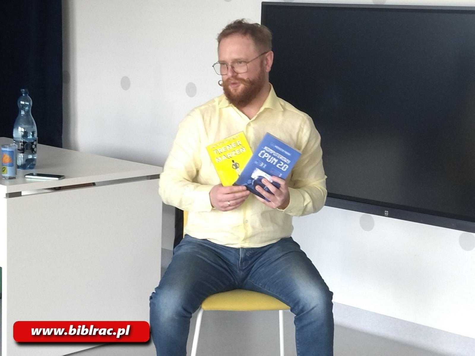 Zdjęcie w galerii na portalu naszraciborz.pl: O cyberprzemocy dla dzieci i tajemnicach Riese dla dorosłych – Krzysztof Piersa w bibliotece wiadomości z regionu