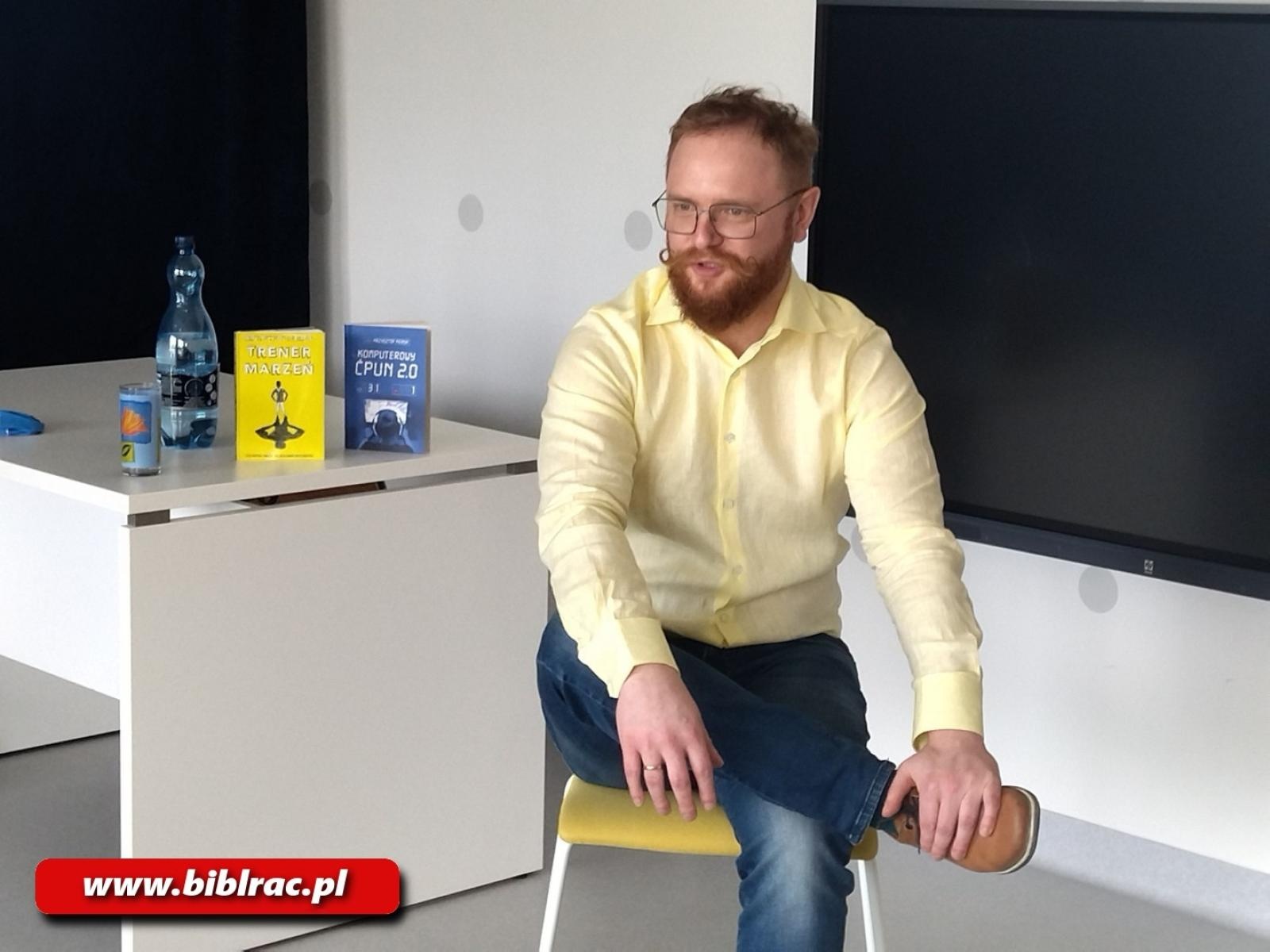 Zdjęcie w galerii na portalu naszraciborz.pl: O cyberprzemocy dla dzieci i tajemnicach Riese dla dorosłych – Krzysztof Piersa w bibliotece wiadomości z regionu