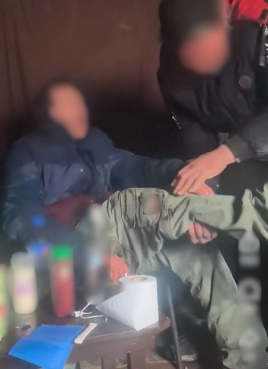 Zdjęcie w galerii na portalu naszraciborz.pl: W sieci pojawił się film, na którym agresor bije mężczyznę - policjanci dotarli do wszystkich uczestników libacji. Materiały zostały przekazane do prokuratury wiadomości z regionu