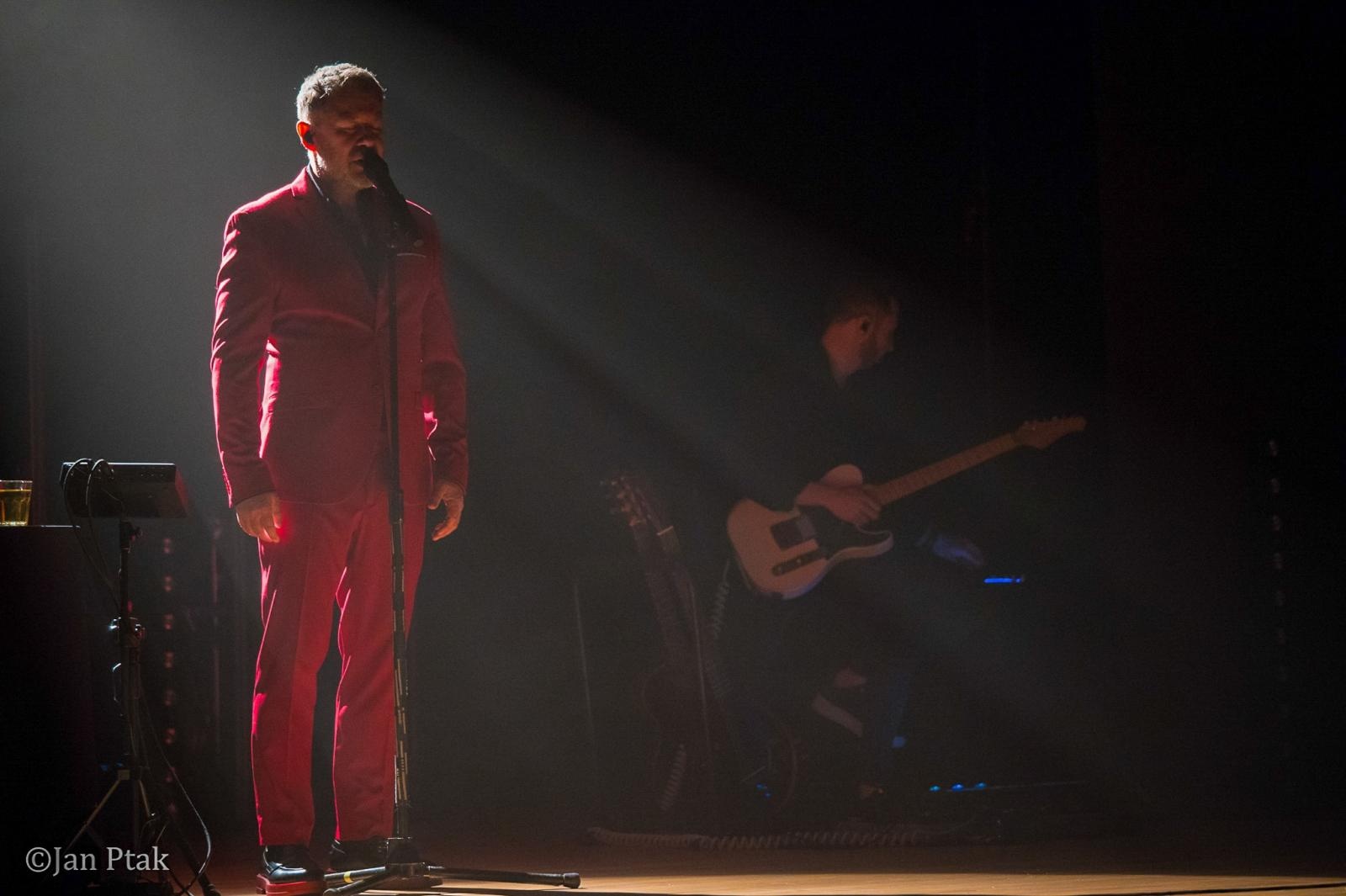 Zdjęcie w galerii na portalu naszraciborz.pl: Andrzej Piaseczny ponownie wystąpił w Raciborzu. Kameralny koncert przyciągnął fanów artysty wiadomości z regionu