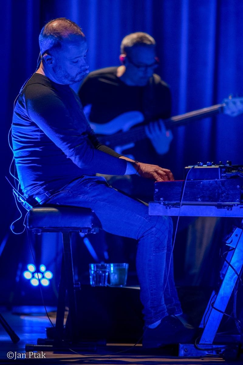Zdjęcie w galerii na portalu naszraciborz.pl: Andrzej Piaseczny ponownie wystąpił w Raciborzu. Kameralny koncert przyciągnął fanów artysty wiadomości z regionu