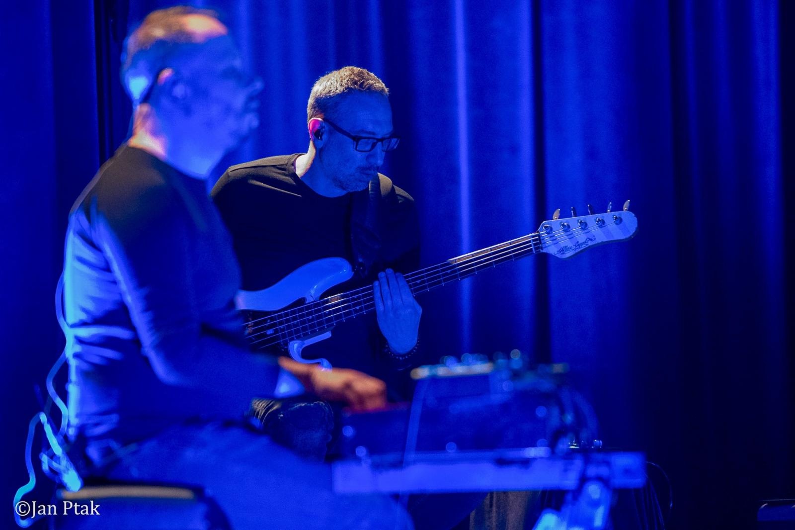 Zdjęcie w galerii na portalu naszraciborz.pl: Andrzej Piaseczny ponownie wystąpił w Raciborzu. Kameralny koncert przyciągnął fanów artysty wiadomości z regionu